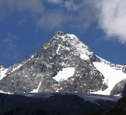 Berg mit Schnee